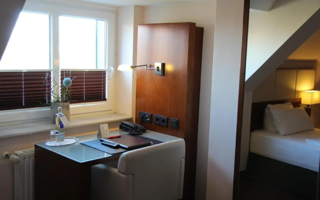 Hotel Adena