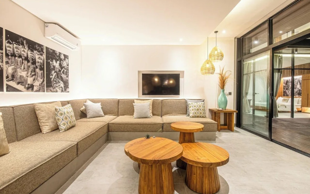 Elegant 6BR Canggu Villa Steps From the Ocean