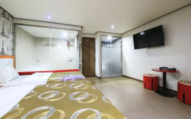 M Hotel