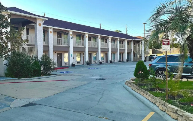 Magnolia Inn And Suites