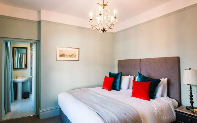Bampton Townhouse