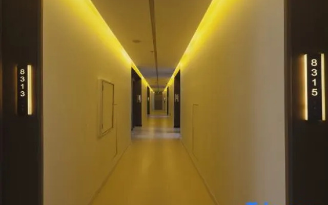 Sanya Yicheng Hotel (Jiefang Road Pedestrian Street)