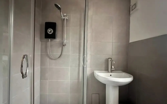 2 Bedroom Apartment-sleeps 6-parking-wifi