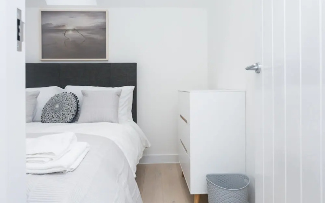 Bright, Newly Refurbished Townhouse in Bath