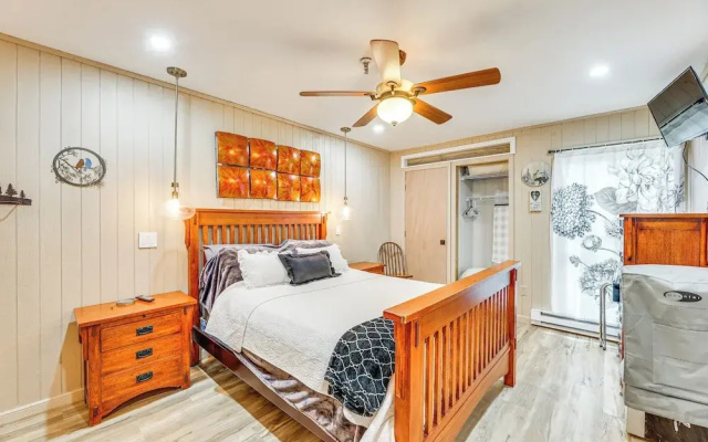 Walk to Slopes: Snowshoe Condo w/ Sunroom