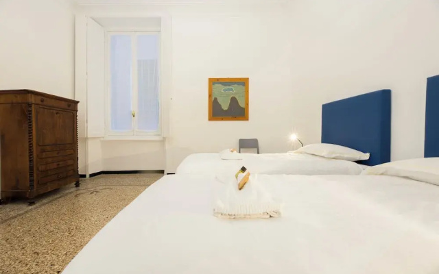 Airy 5BR Flat with Balcony - Old Town