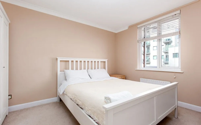 Metropolitan Close - Deluxe Guest Room 2