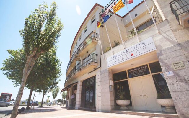 Отель Residencial Super Stop Palafrugell вид на фасад