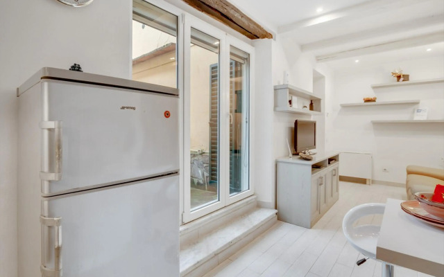 Coverciano Modern Apartment with Patio!
