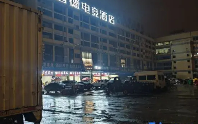 Lucid E-sports Hotel