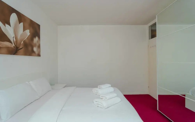 Bright 1 Bedroom Home W/balcony