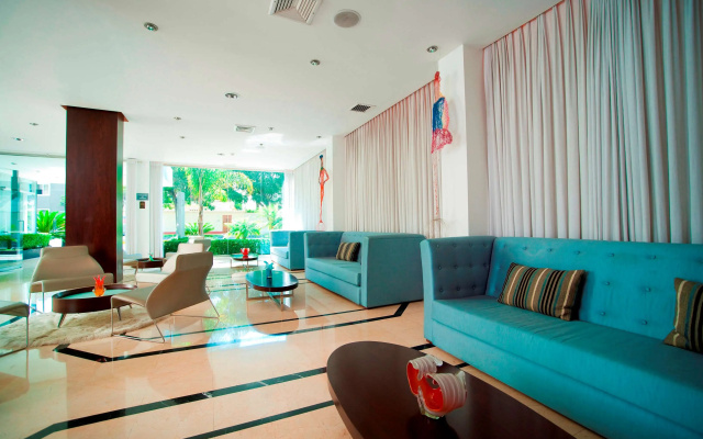 Radisson San Isidro Hotel & Suites