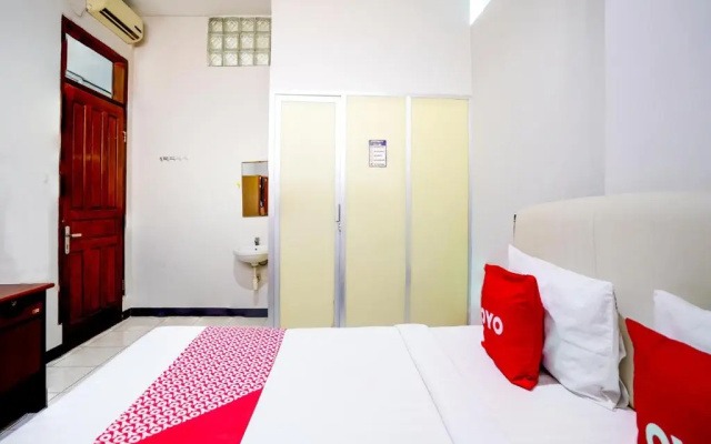 OYO Flagship 90890 Bratang Gede Residence