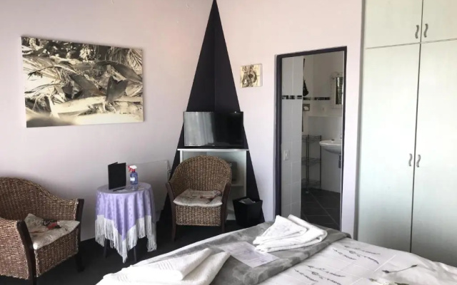 Farr Out Guesthouse