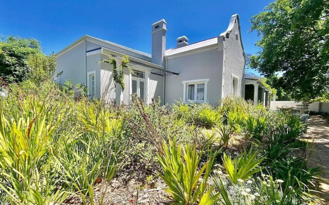 Banhoek Corner Guesthouse