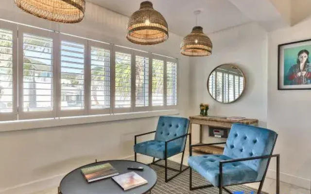 Studio in Camps Bay - 40m from Beach