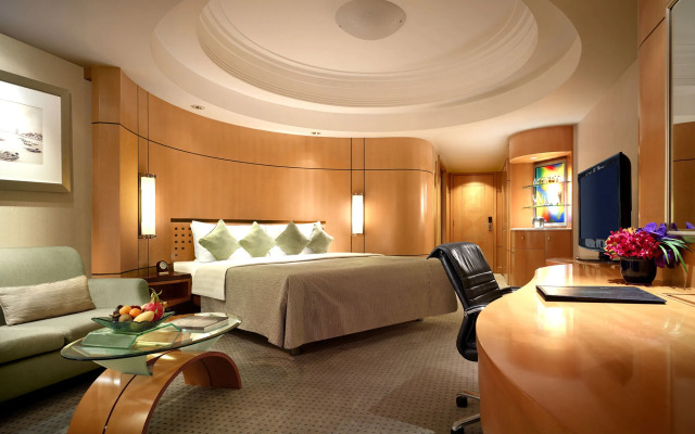 Makati Shangri-La, Manila