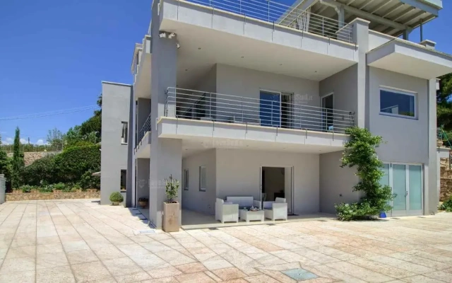 Apt A - Beach View Villa Controvento