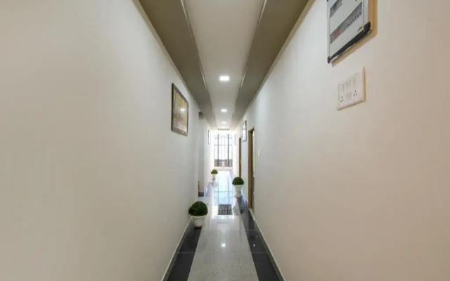 Hotel Royal by OYO Rooms