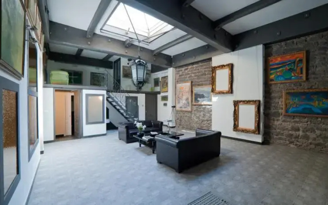 Cromatico Art House