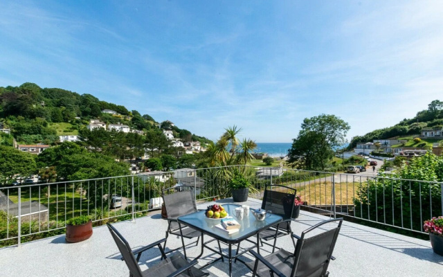 Stylish Villa in Millendreath near Sea