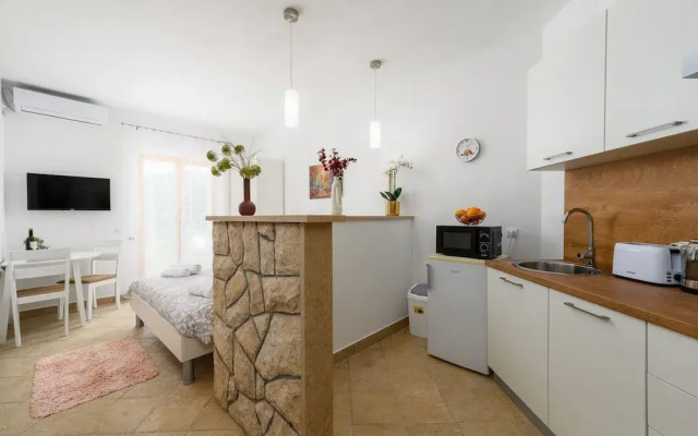Studio in Drenje Near Beaches & Heated Pool