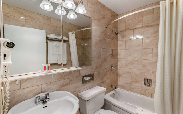 Econo Lodge Hotel Brossard
