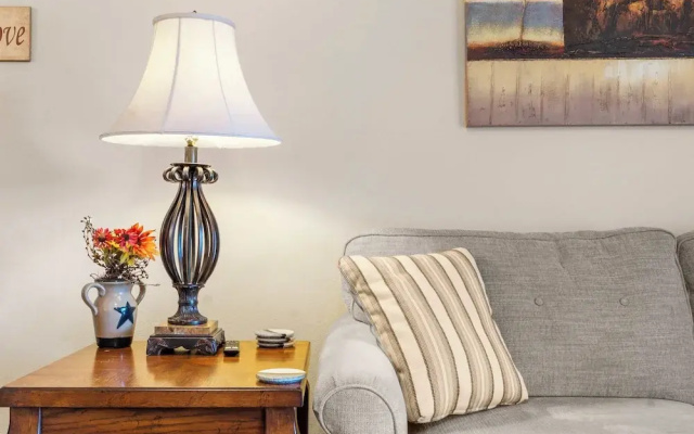 R&L Scenic Views Retreat for 4