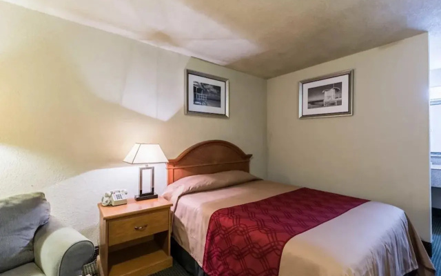 Regency Inn & Suites Houston East I 10