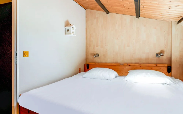 Cozy Holiday Home in Kortgene near Lake Veerse