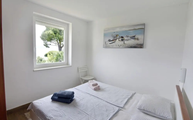 Cozy House in Crveni Vrh Near the sea