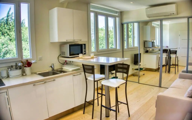 Cannes charming studio 50 meters from the beach !!