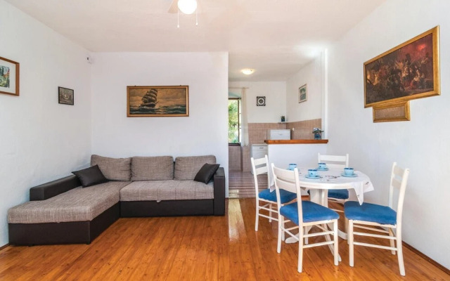Amazing Home in Bobovisca With 3 Bedrooms, Wifi and Outdoor Swimming Pool