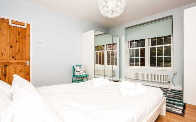 Отель Riverside Cutty Sark 2 Bedroom Retreat Лондон вид на фасад