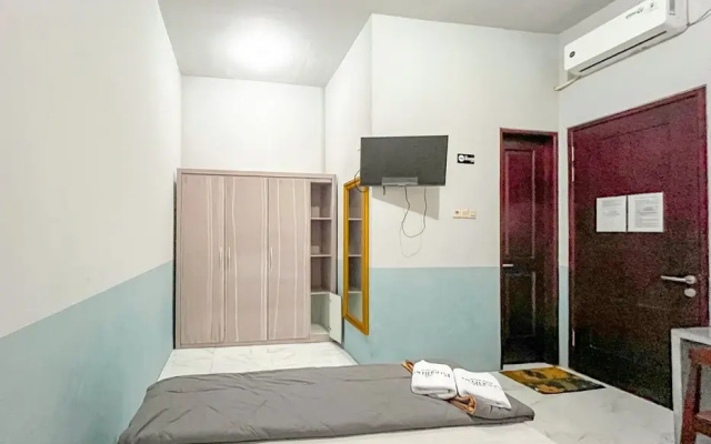 Kusuma Guest House Jombang RedPartner near Station Jombang