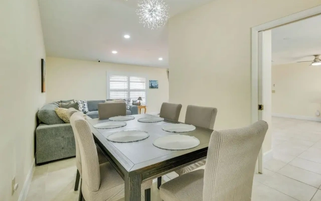 Saltwater Pool & Lanai: Lehigh Acres Escape!