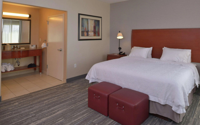 Hampton Inn & Suites Bakersfield North-Airport