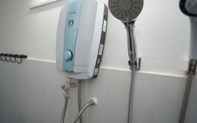6feet Hostel