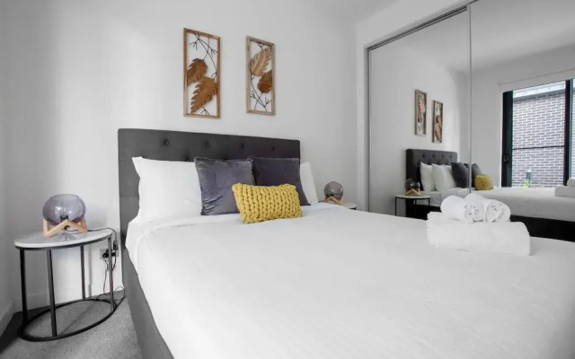 Elegant Stylish Living@mooneeponds Wifi/parking