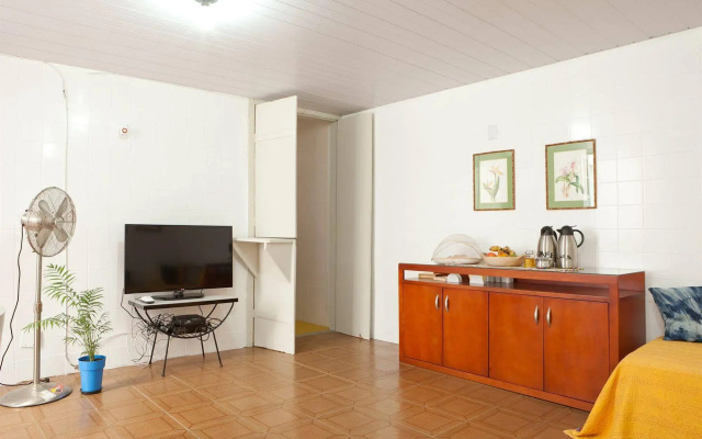 Oliá Hostel B&B