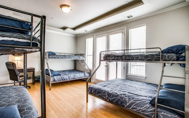 Grand Oak Lawn Town Home