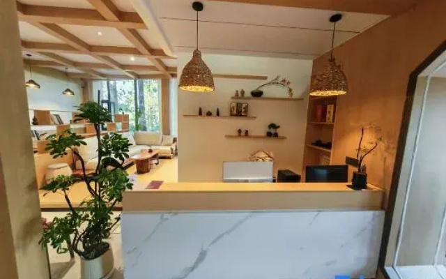 Tengchong Feather Lodge Inn
