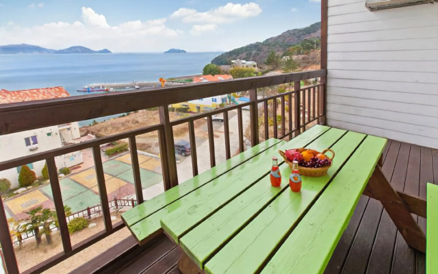 Geoje Eouleum Pension