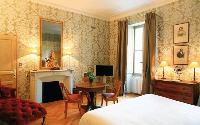 Hotel Château Des Alpilles