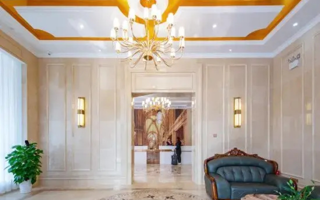 Vienna Hotel (Wuhan Sports Center Fenghuang Road Subway Station)