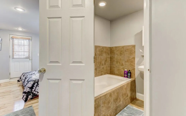 Upscale Home W/rooftopdeck&parking Near Stadiums