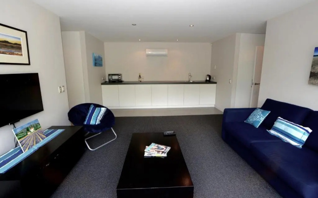 Walnut Retreat - Akaroa Holiday House