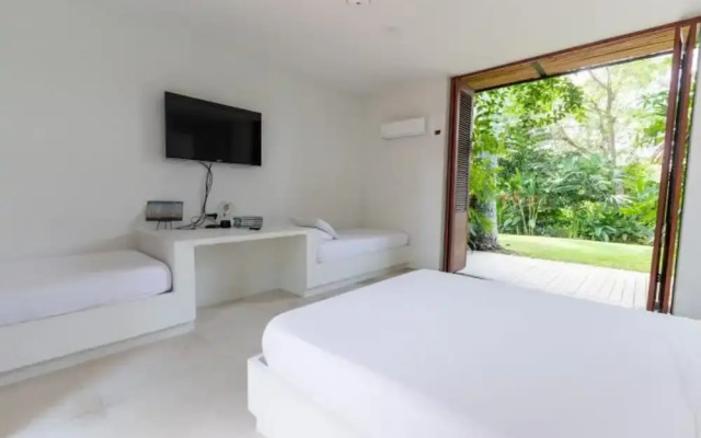 w Amazing 4BR Villa w Pool at Mesa de Yeguas