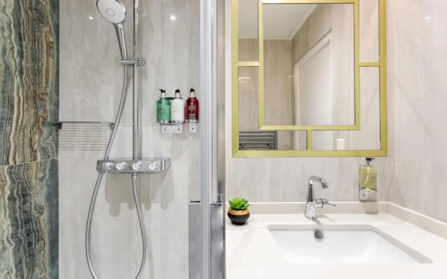 Luxury 2 Bedroom 2 Bathroom With AC -Eiffel Tower