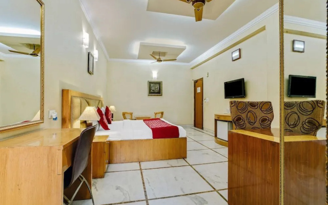 Capital O 41598 Hotel Singh Sahib